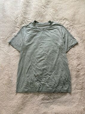 Lululemon Mens Swiftly T-Shirt in Light Sage Blue Size Large